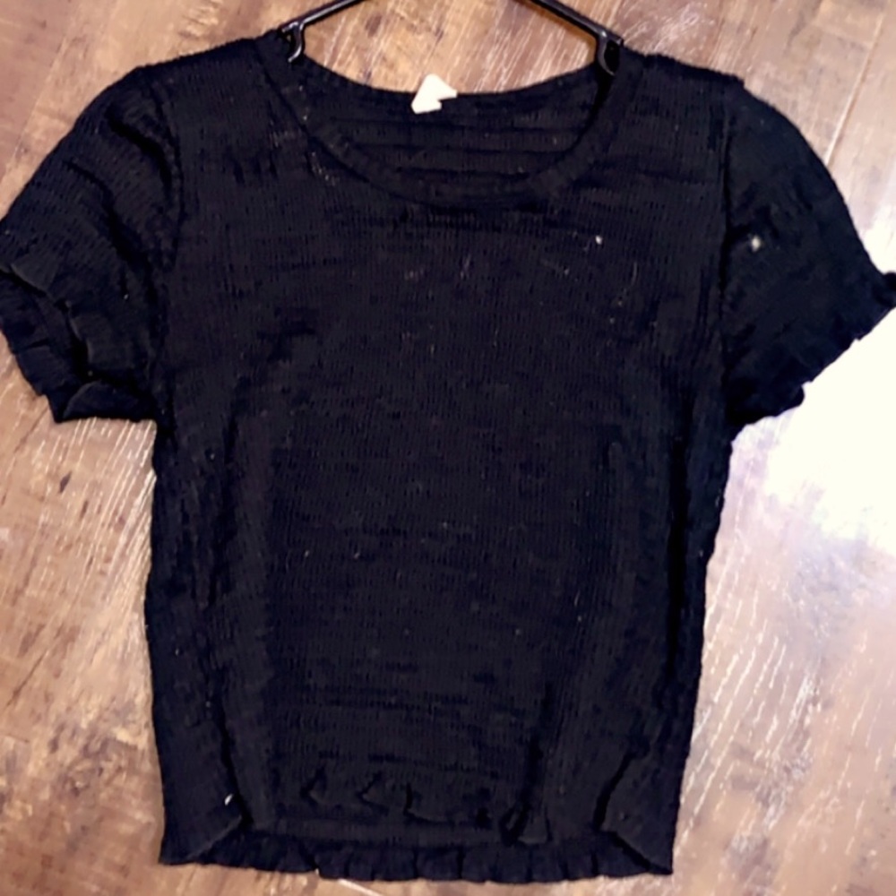 black cropped crew neck shirt